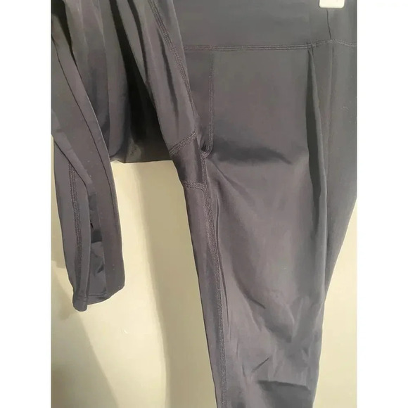 Athleta Black Cropped‎ Leggings with Blue Lined Mesh Inserts - Picture 6 of 12